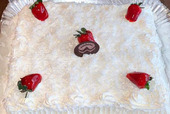 bolo-de-morango-com-coco